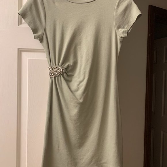 Express Side Brooch T-Shirt Dress - Picture 2 of 2